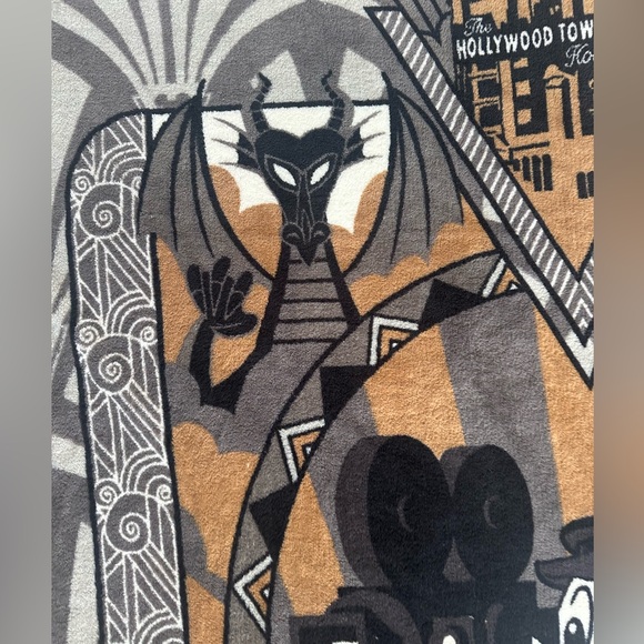 Disney’s Hollywood Studios throw/blanket - Picture 7 of 11